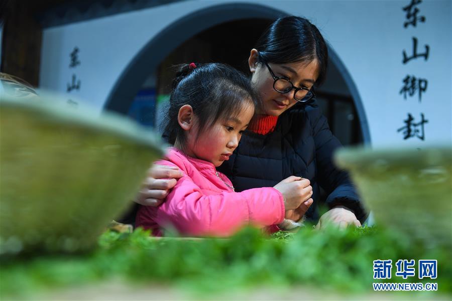 （图片故事）（5）手工制茶人 三代传茶香
