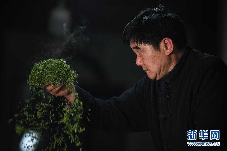 （图片故事）（6）手工制茶人 三代传茶香