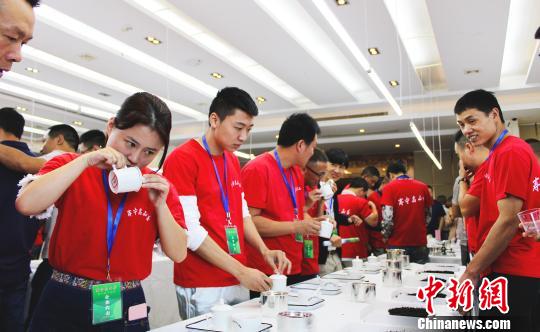 图为评选现场。 叶茂 摄